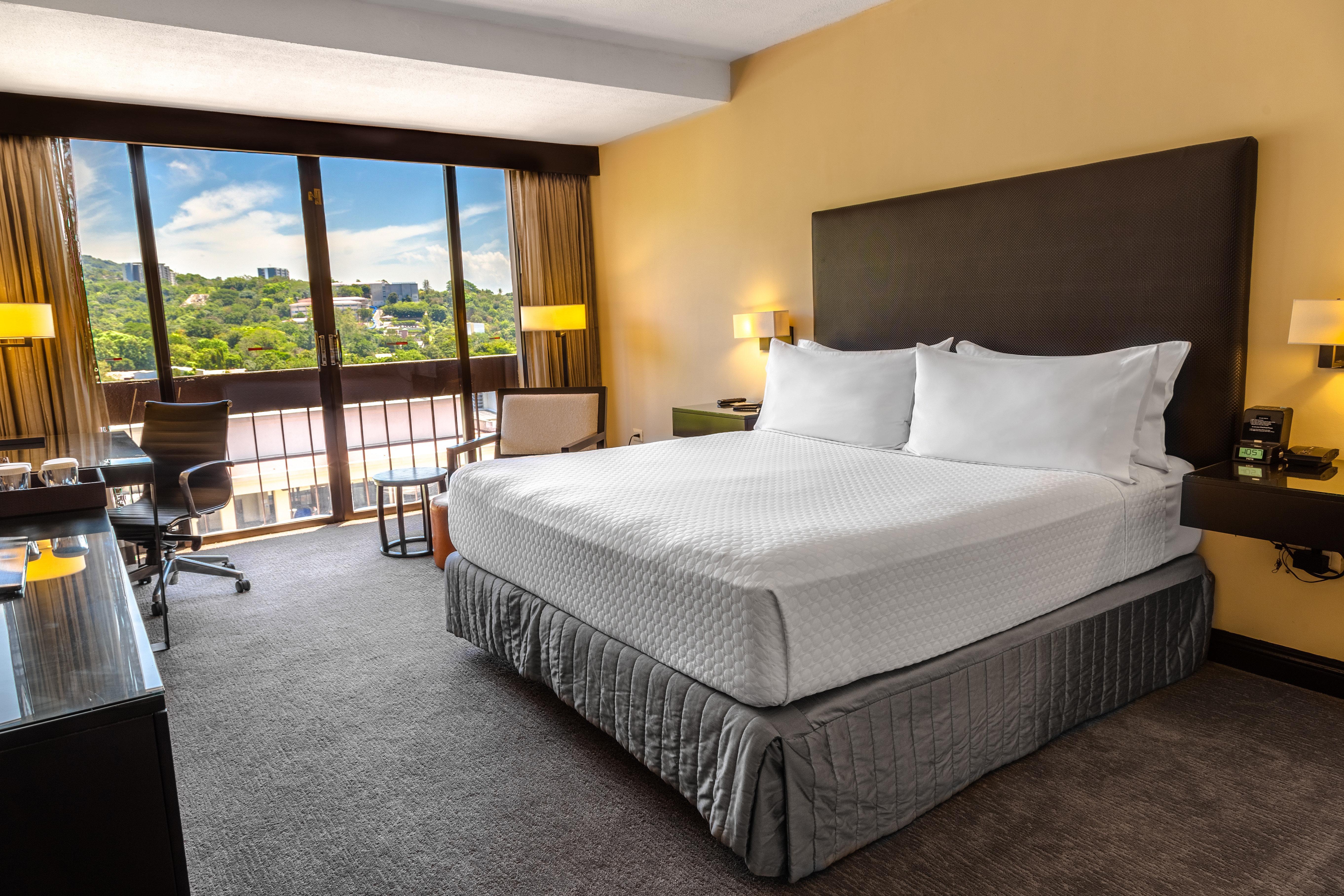 คราวน์ พลาซา ซาน ซัลวาดอร์ Hotel ซานซัลวาดอร์ ภายนอก รูปภาพ